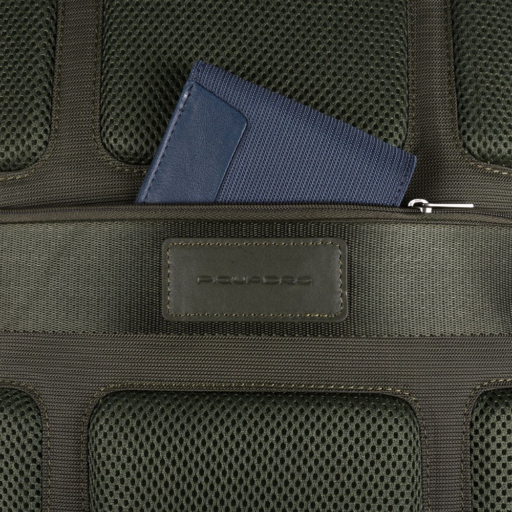 Piquadro Macbeth Laptoprucksack 14" aus Leder und mit recyceltem Stoff Olivgrün