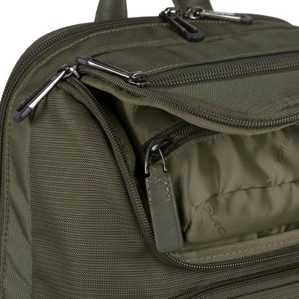 Piquadro Macbeth Laptoprucksack 14" aus Leder und mit recyceltem Stoff Olivgrün
