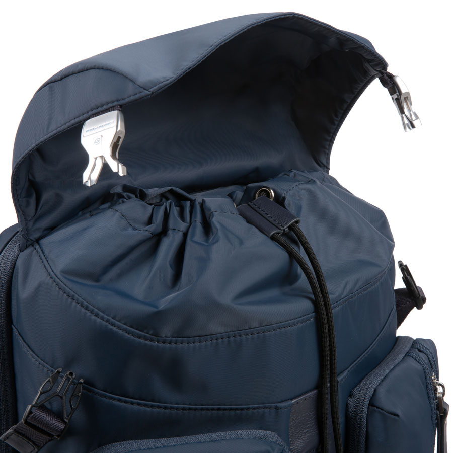 Piquadro PQ-Bios Laptoprucksack 15,6", Überschlag und zwei Fronttaschen hellgrau Piquadro PQ-Bios Laptoprucksack 15,6", Überschlag und zwei Fronttaschen hellgrau