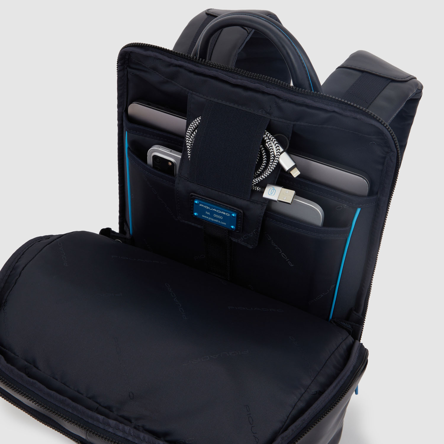 Piquadro Blue Square Laptop-Rucksack 15,6" mit iPad®-Fach Nachtblau