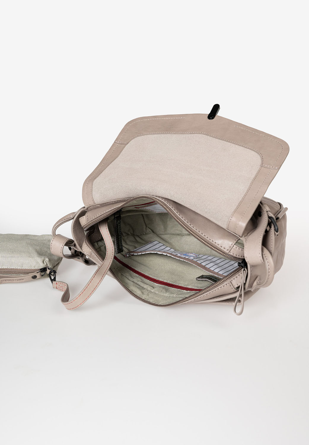 aunts & uncles Grandma's Luxury Club Mrs. Mole Cake Cashmere