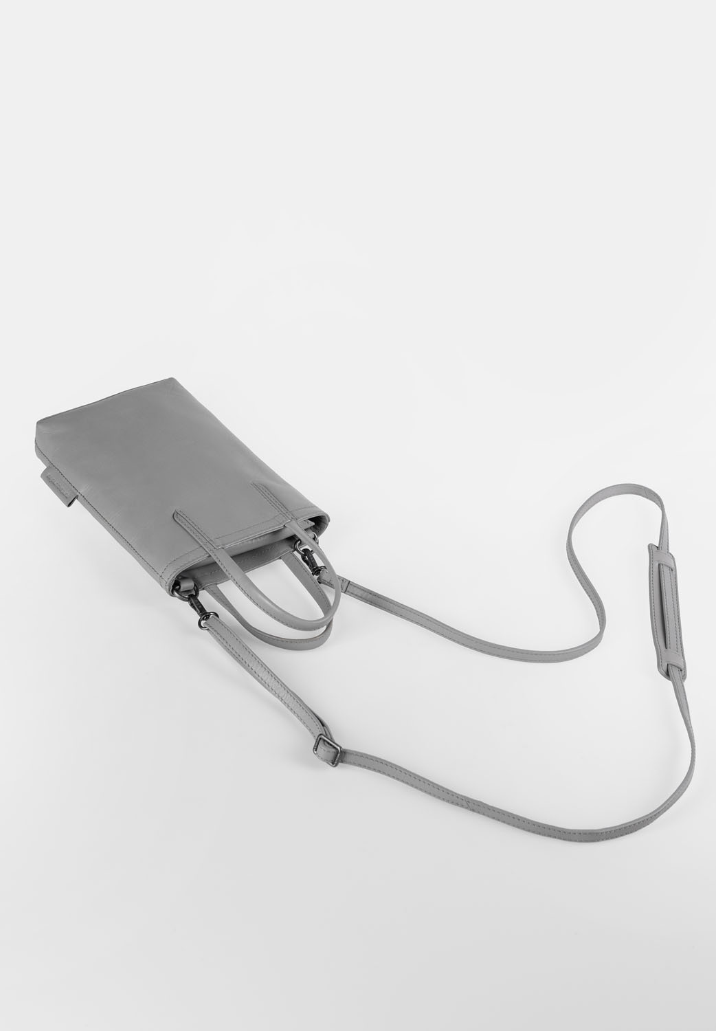 aunts & uncles Jamie´s Orchard FREESIA Phone bag circular grey