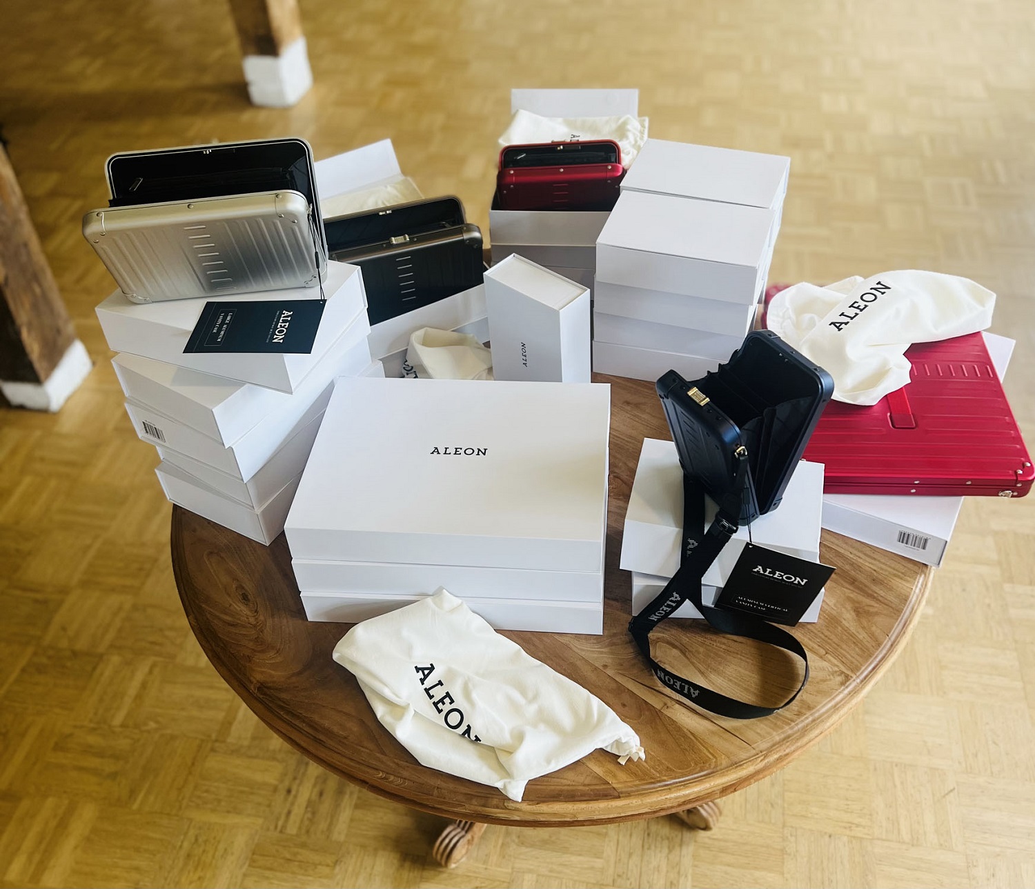 Aleon Lifestyle Vanity Case 7,5", Querformat Ruby Aleon Lifestyle Vanity Case 7,5", Querformat Ruby