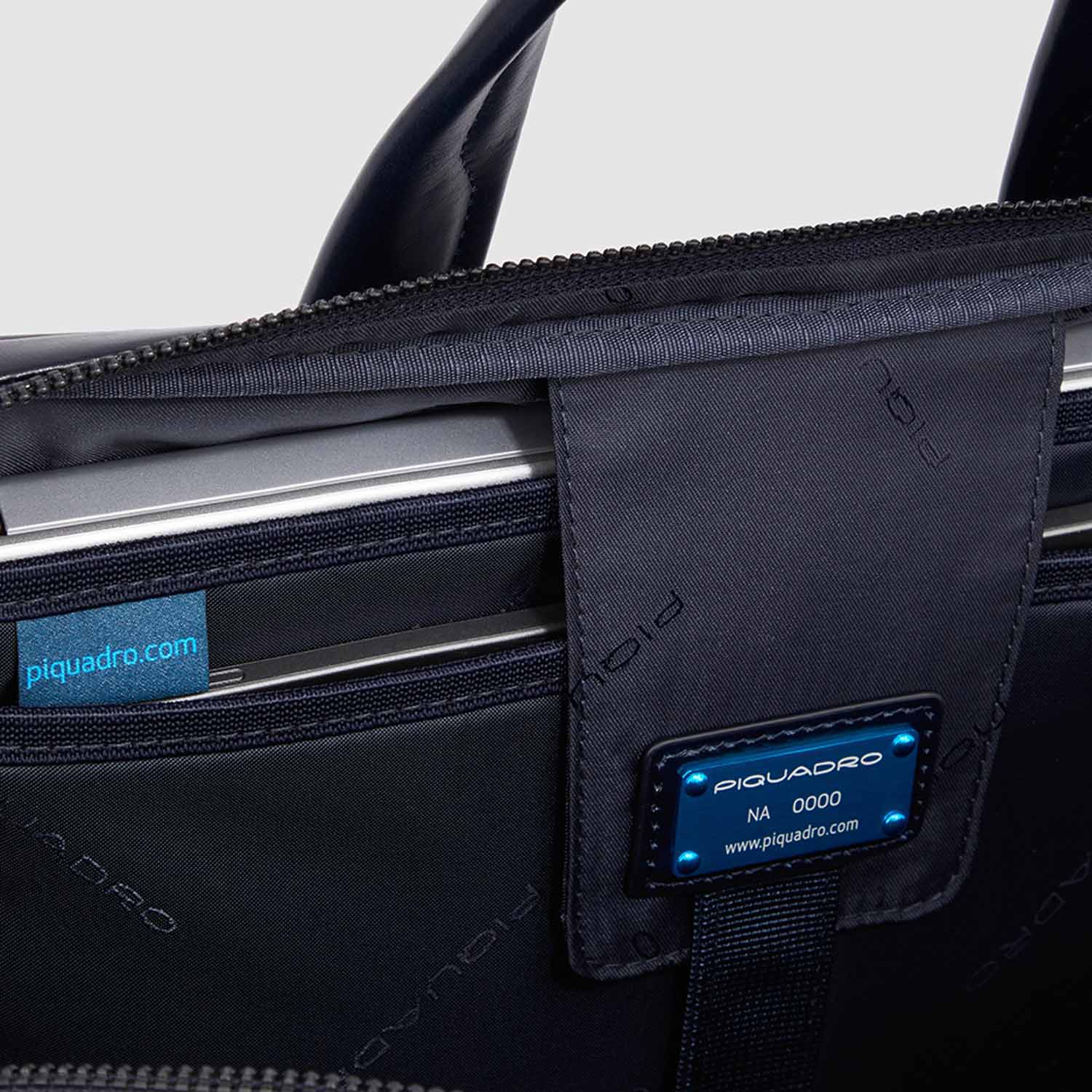 Piquadro Blue Square Revamp Schmale Laptoptasche 14" mit iPad®-Fach Schwarz Piquadro Blue Square Revamp Schmale Laptoptasche 14" mit iPad®-Fach Schwarz
