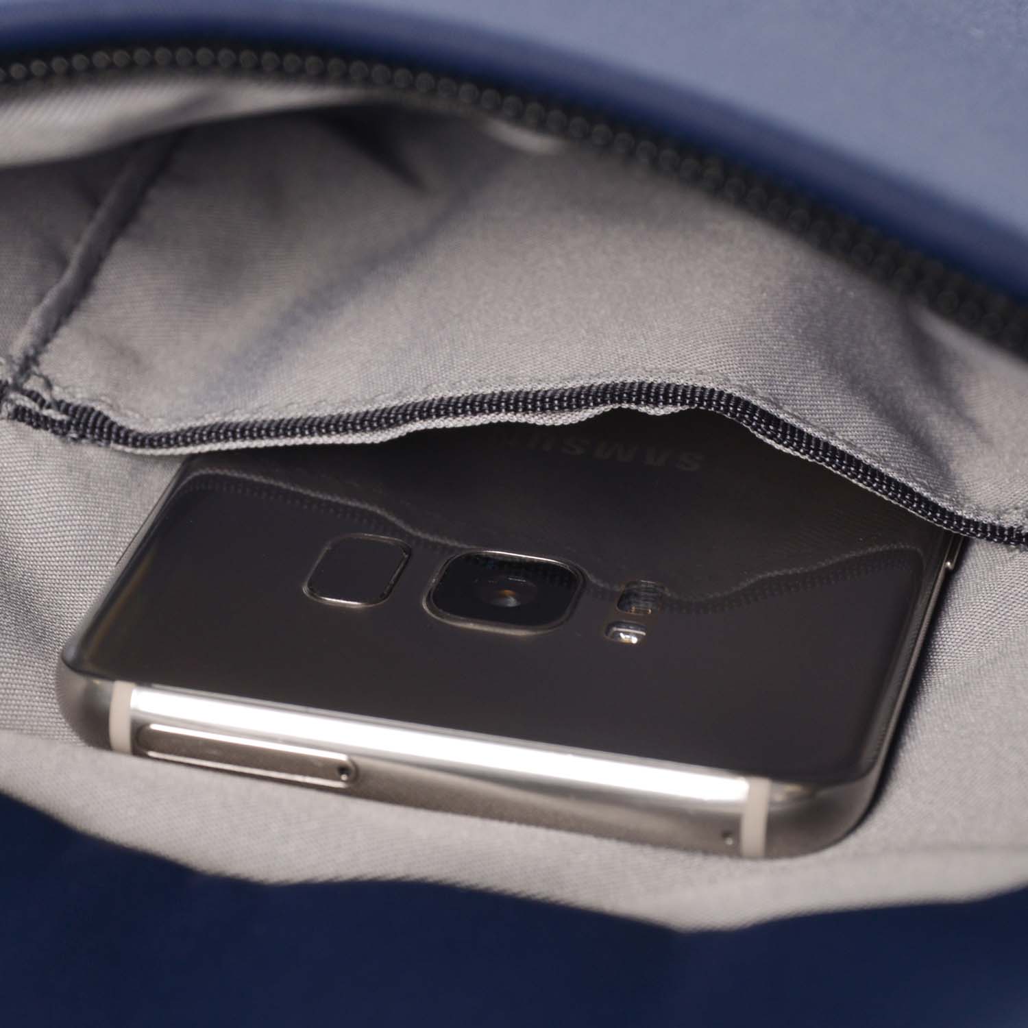 Hedgren Nova COSMOS 13" Rucksack mit zwei Fächern Halo Blue Hedgren Nova COSMOS 13" Rucksack mit zwei Fächern Halo Blue