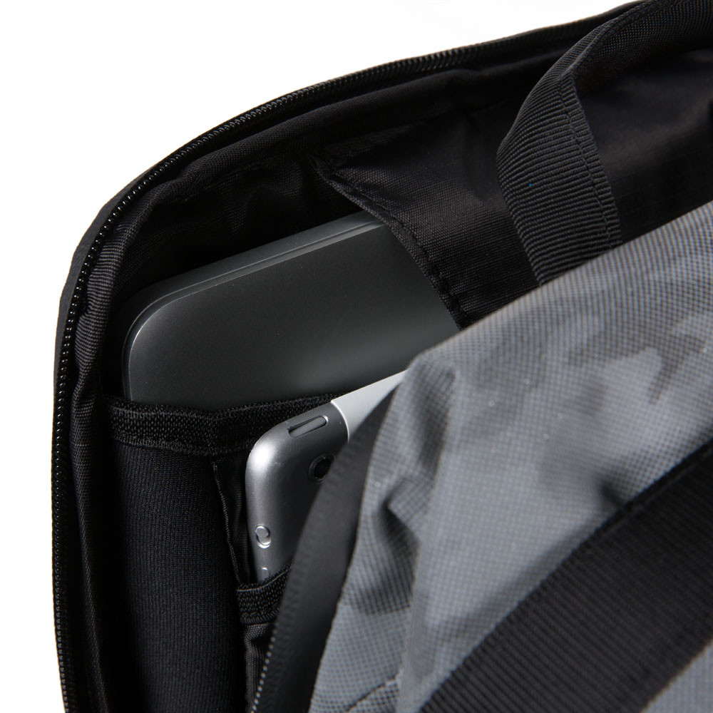 Piquadro PQ-Modular Laptoprucksack 15,6" aus rezykliertem antiviralen Stoff Camo Grigio