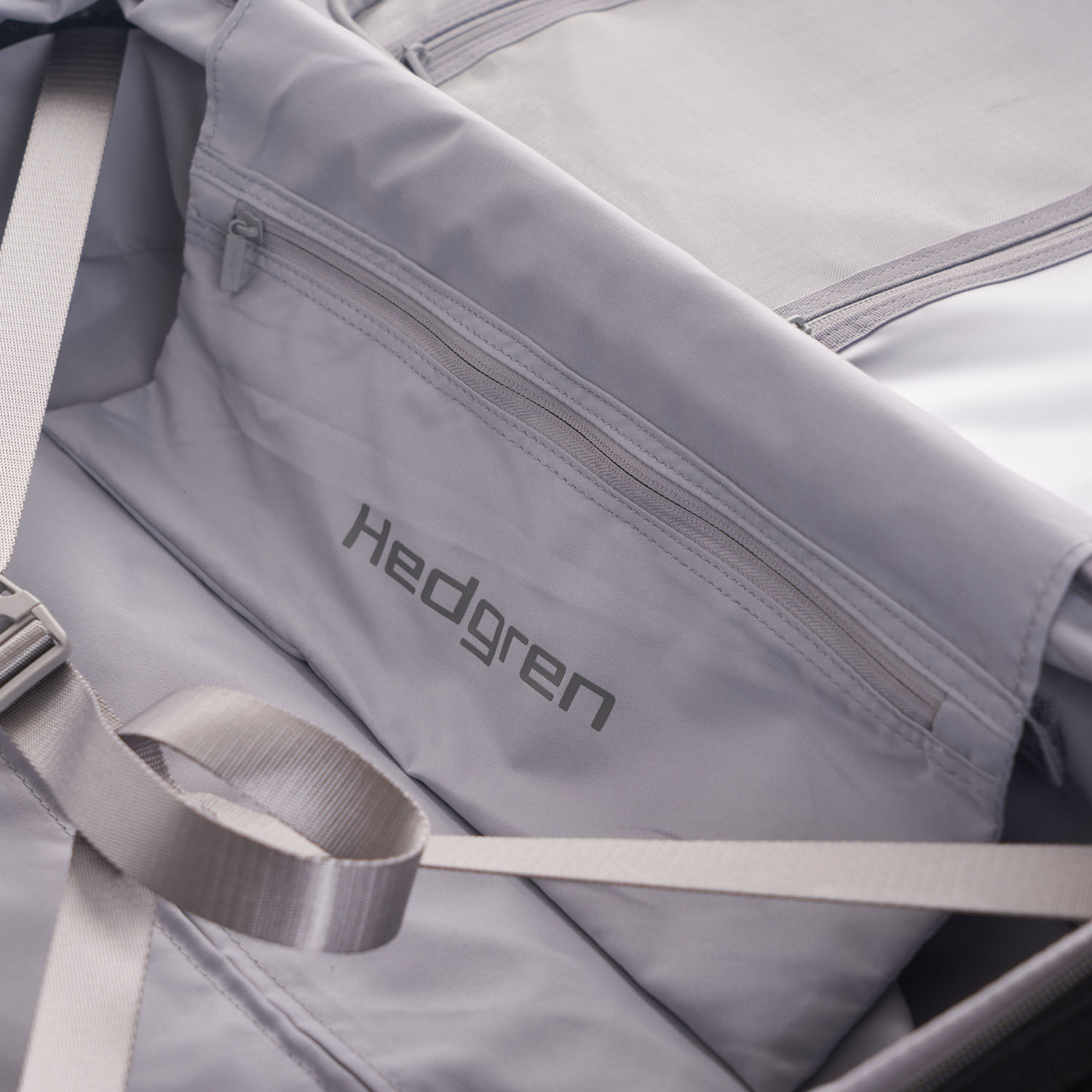 Hedgren Edge Carve M Expandable 4-Rollen-Trolley 67cm Blush