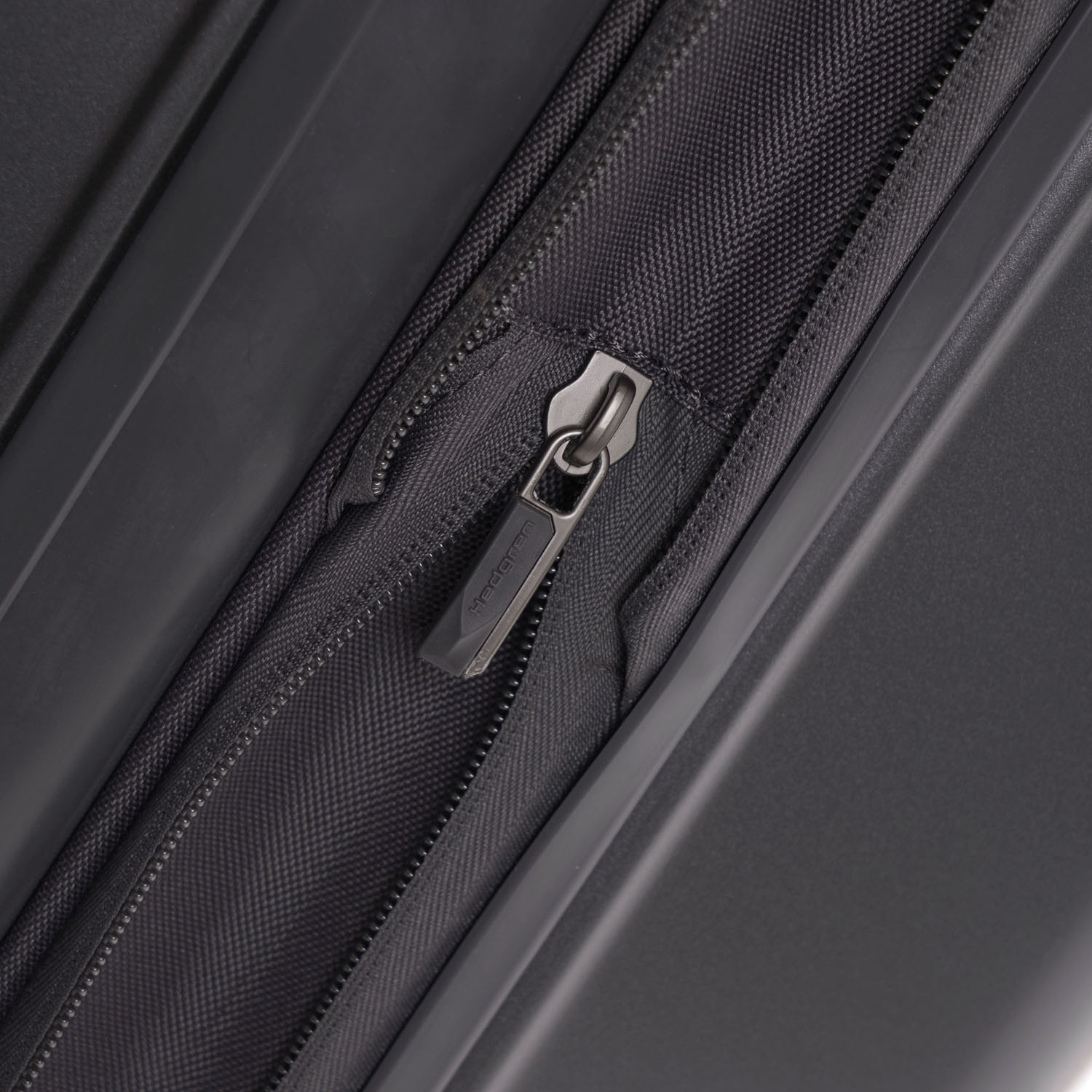 Hedgren Edge Carve M Expandable 4-Rollen-Trolley 67cm Charcoal Hedgren Edge Carve M Expandable 4-Rollen-Trolley 67cm Charcoal