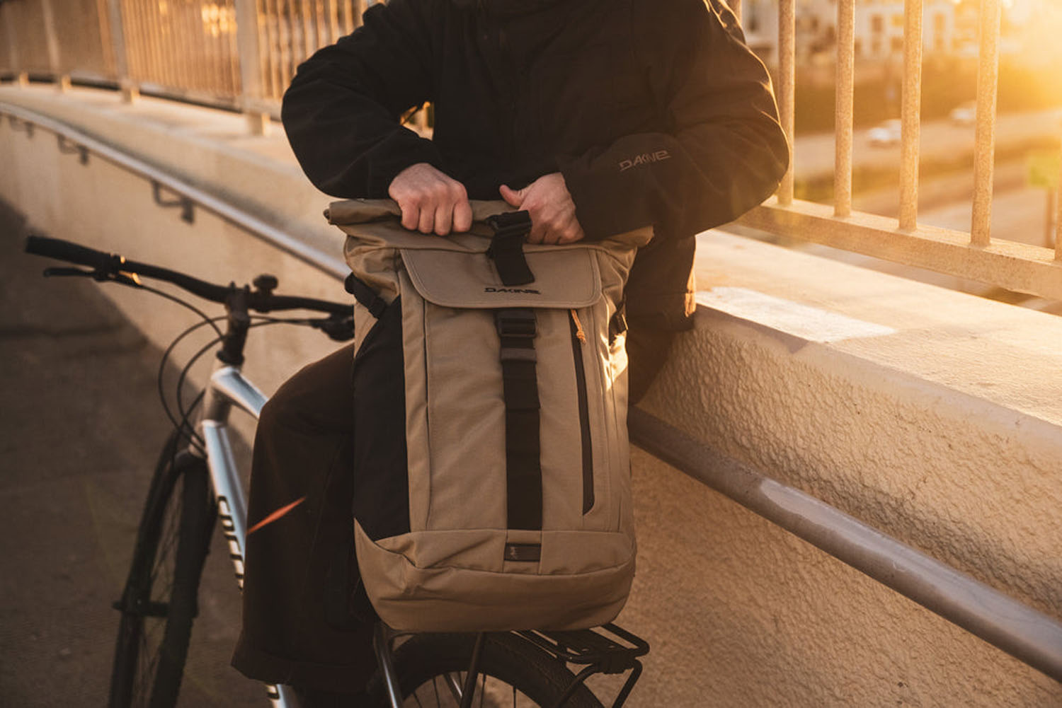 Dakine Motive Rolltop 25L Stone Ballistic