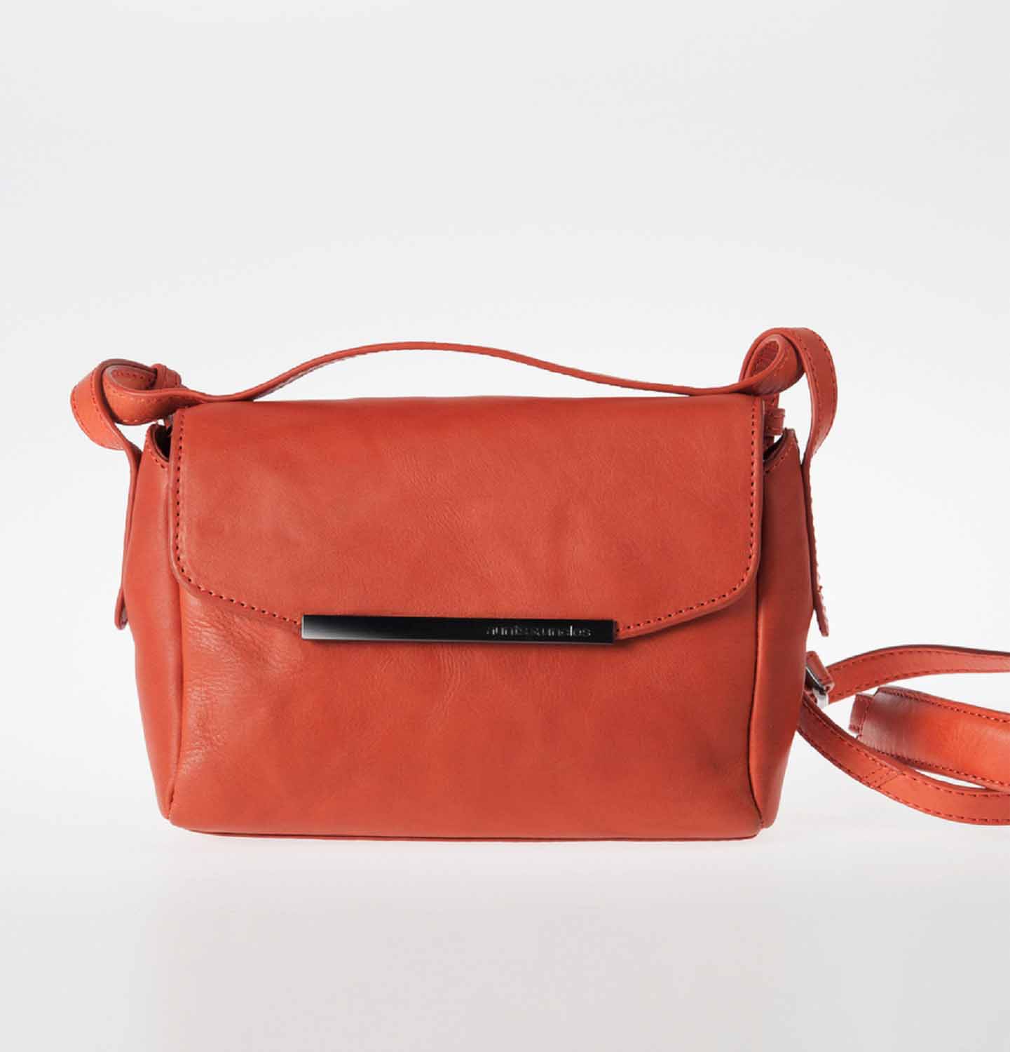 aunts & uncles Grandma's Luxury Club Mrs. Bao Bun Schultertasche rooibos tea