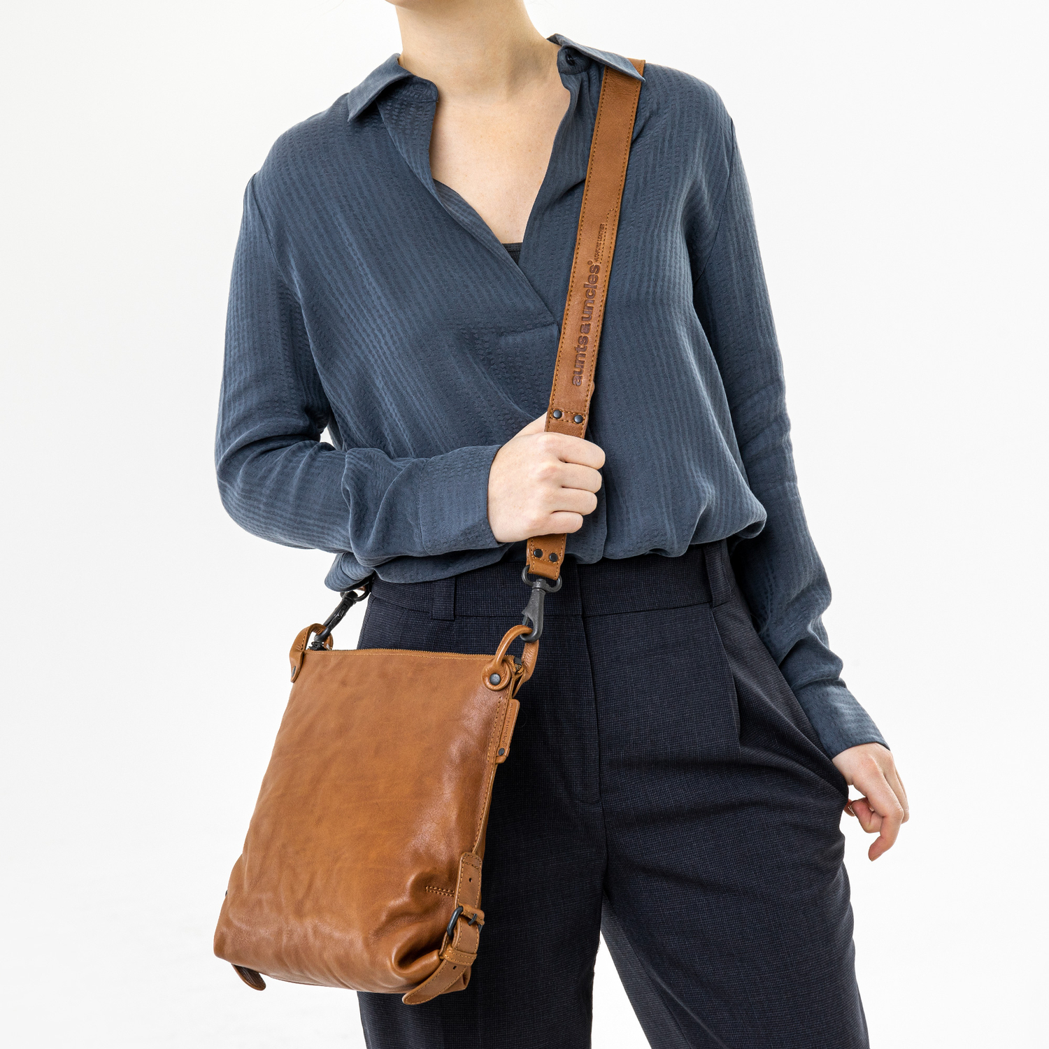 aunts & uncles Grandma's Luxury Club Mrs. Raisin Cookie Umhängetasche caramel