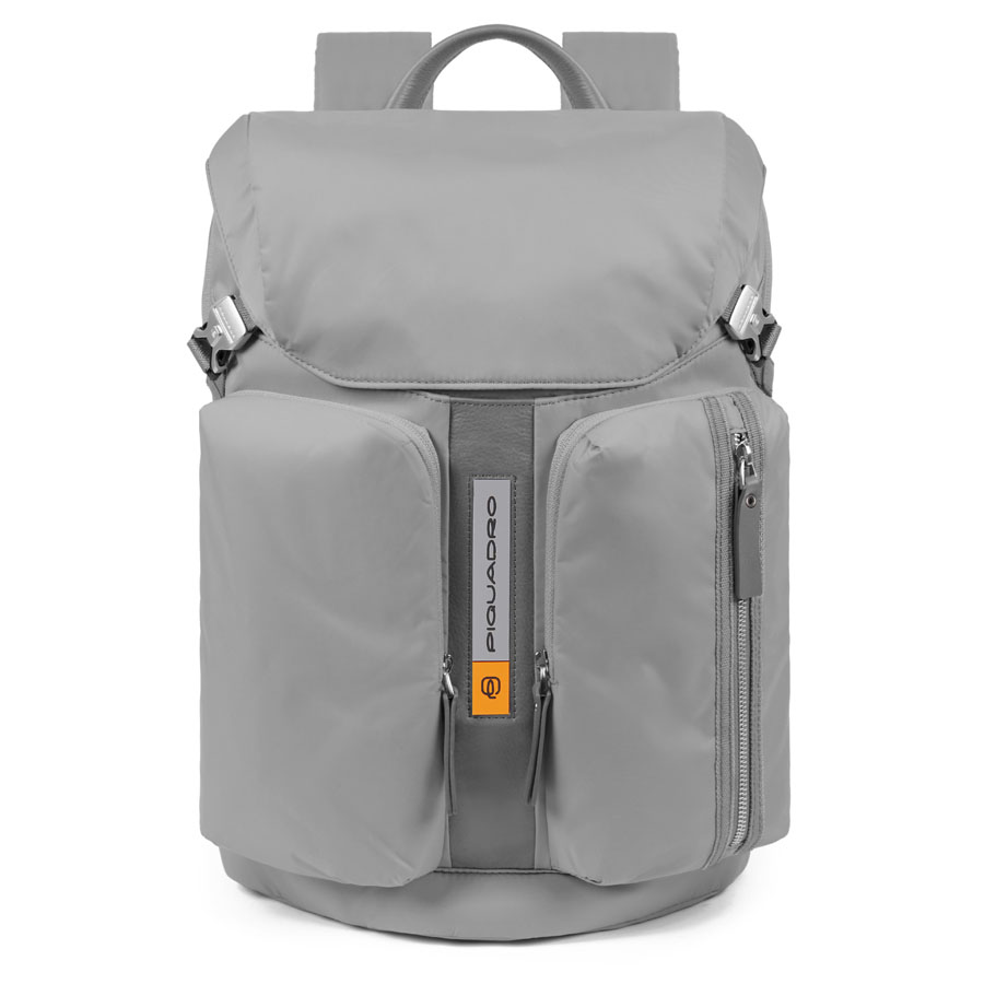 Piquadro PQ-Bios Laptoprucksack 15,6", Überschlag und zwei Fronttaschen hellgrau Piquadro PQ-Bios Laptoprucksack 15,6", Überschlag und zwei Fronttaschen hellgrau