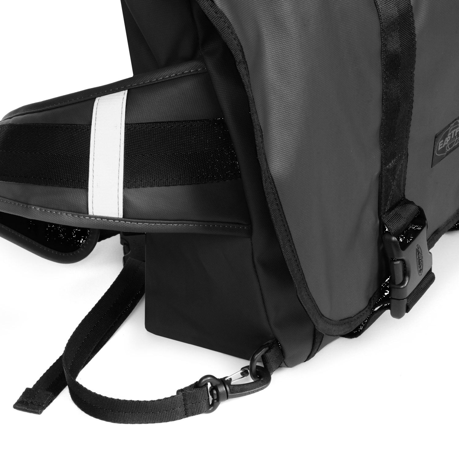 Eastpak MESSER BIKE Messenger-Tasche Tarp Black Eastpak MESSER BIKE Messenger-Tasche Tarp Black