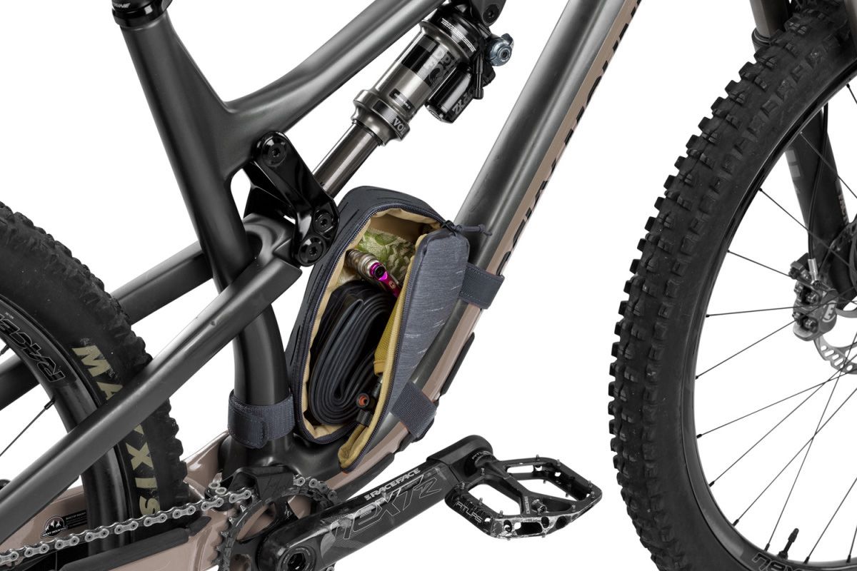 evoc Multi Frame Pack M Carbon Grey evoc Multi Frame Pack M Carbon Grey