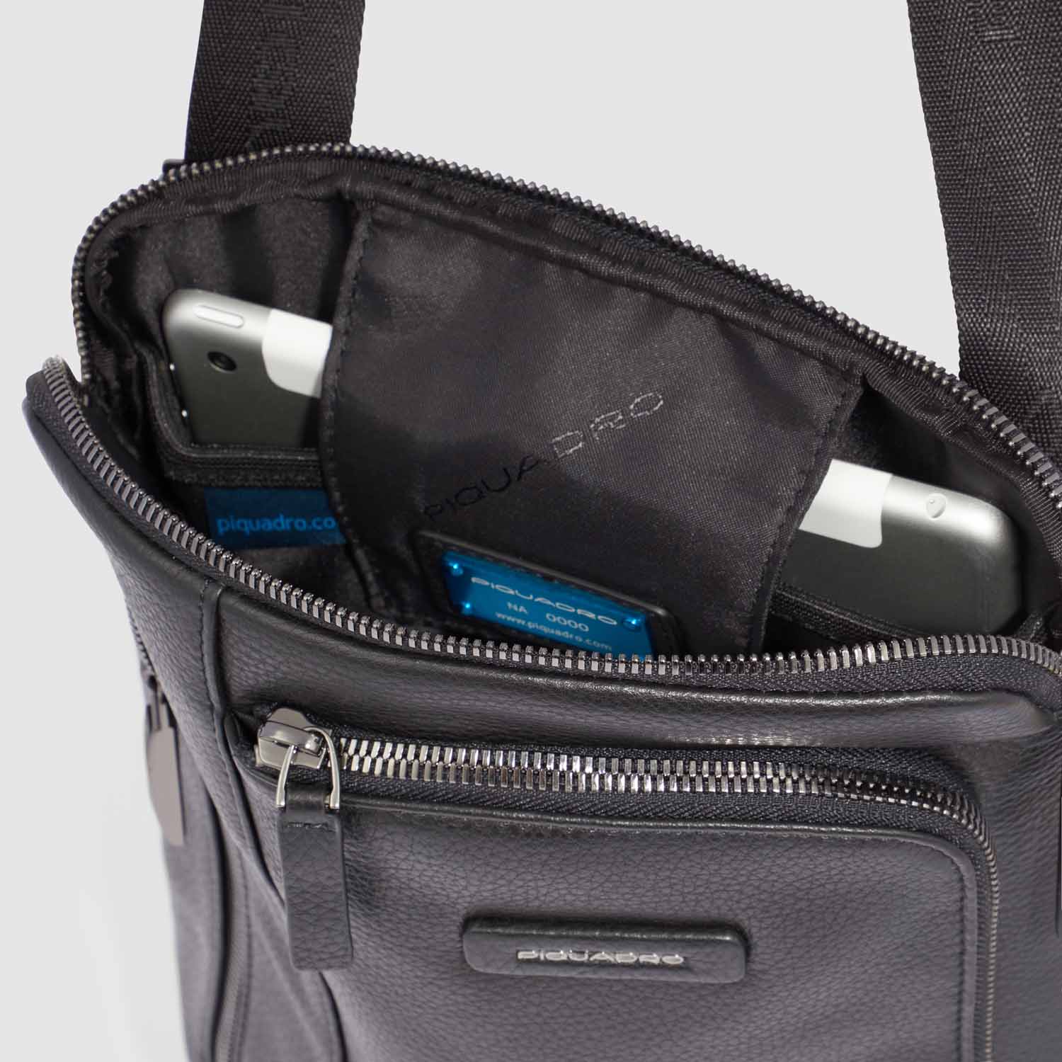 Piquadro Modus Special Umhängetasche mit iPad®-Fach Blau