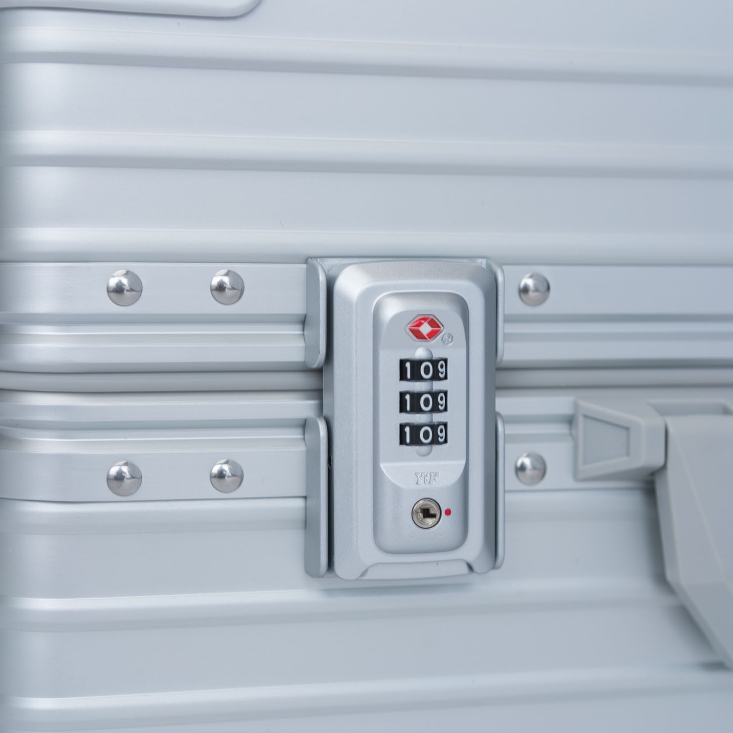 Aleon Business Vertical Carry-On 21" Ruby - Rot