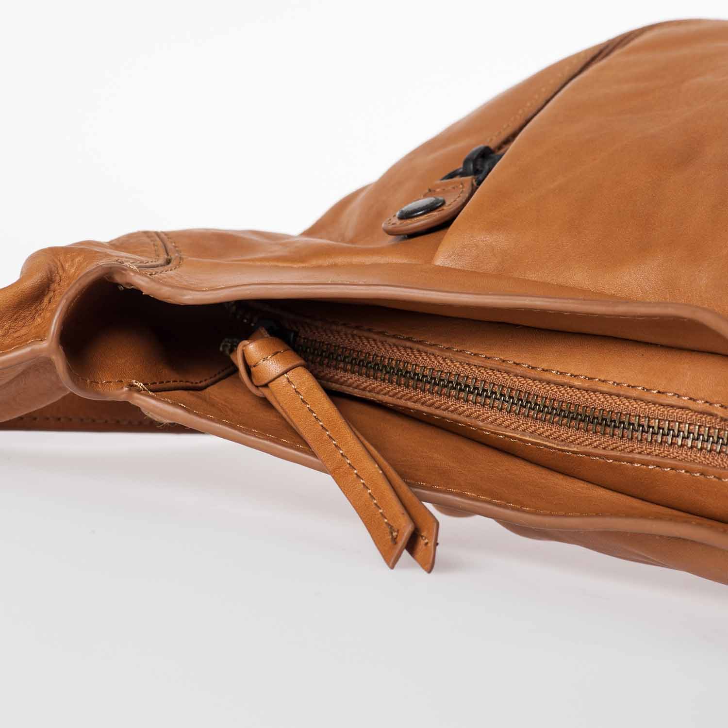 aunts & uncles Grandma's Luxury Club Mrs. Berry Roll Umhängetasche caramel