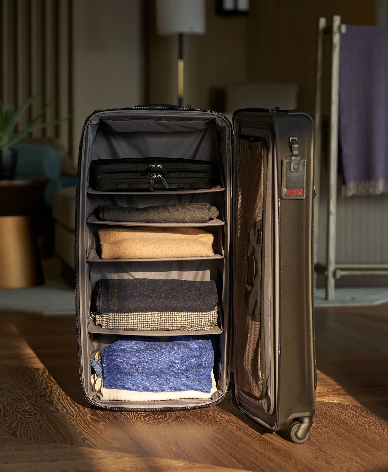 Tumi Alpha 3 Großes Reisetaschen-/Kofferdesign auf 4 Rollen + GRATIS HOTELGUTSCHEIN black