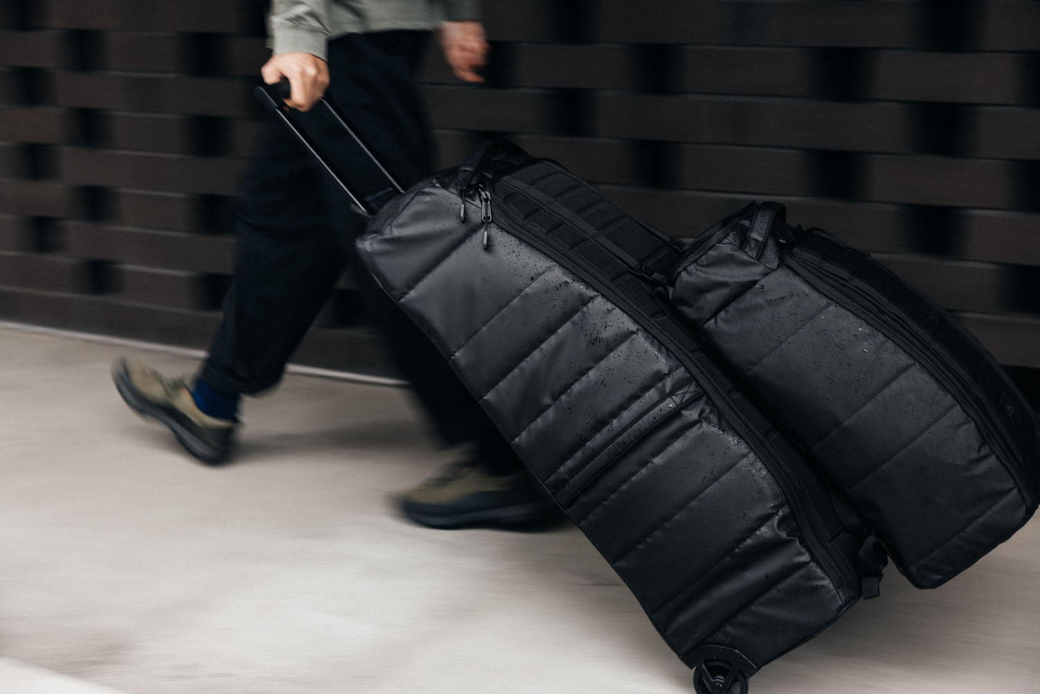 D_b_ Hugger Roller Bag 90L Black Out