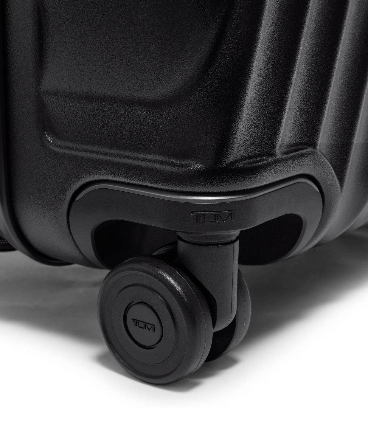 Tumi 19 Degree Erweiterbarer Aufgabekoffer für längere Reisen 77,5cm; matte + GRATIS HOTELGUTSCHEIN Black Texture