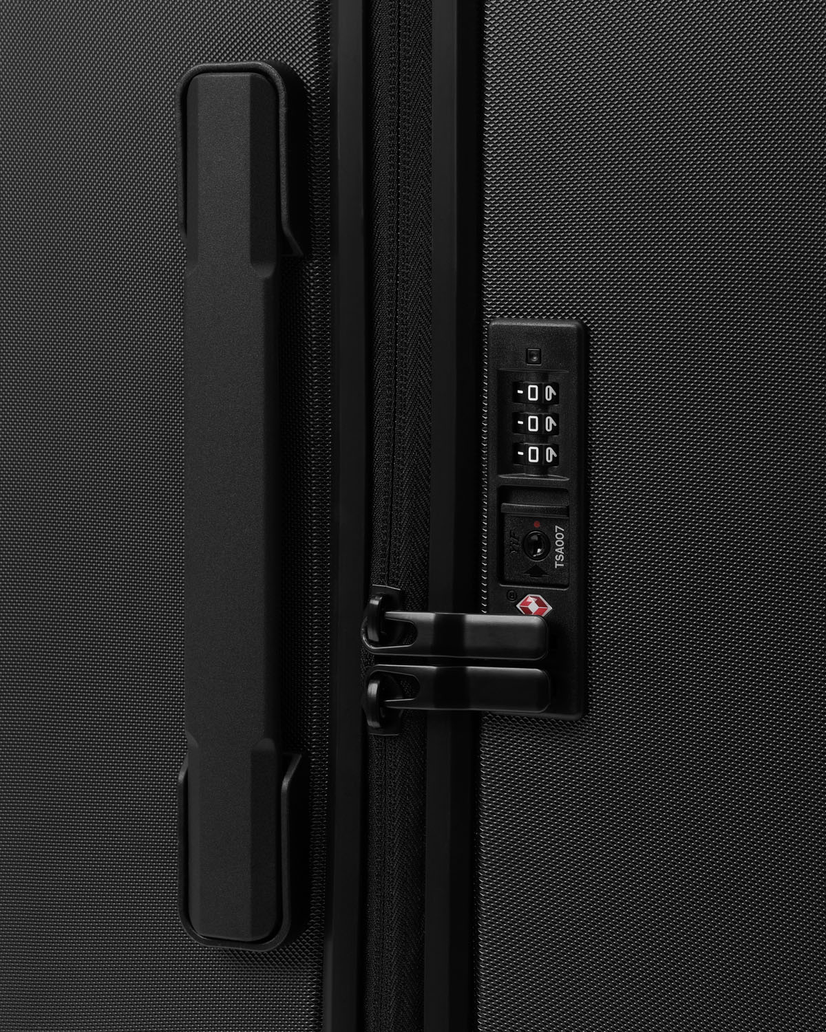 D_b_ Ramverk Check-in Luggage Medium Black Out D_b_ Ramverk Check-in Luggage Medium Black Out