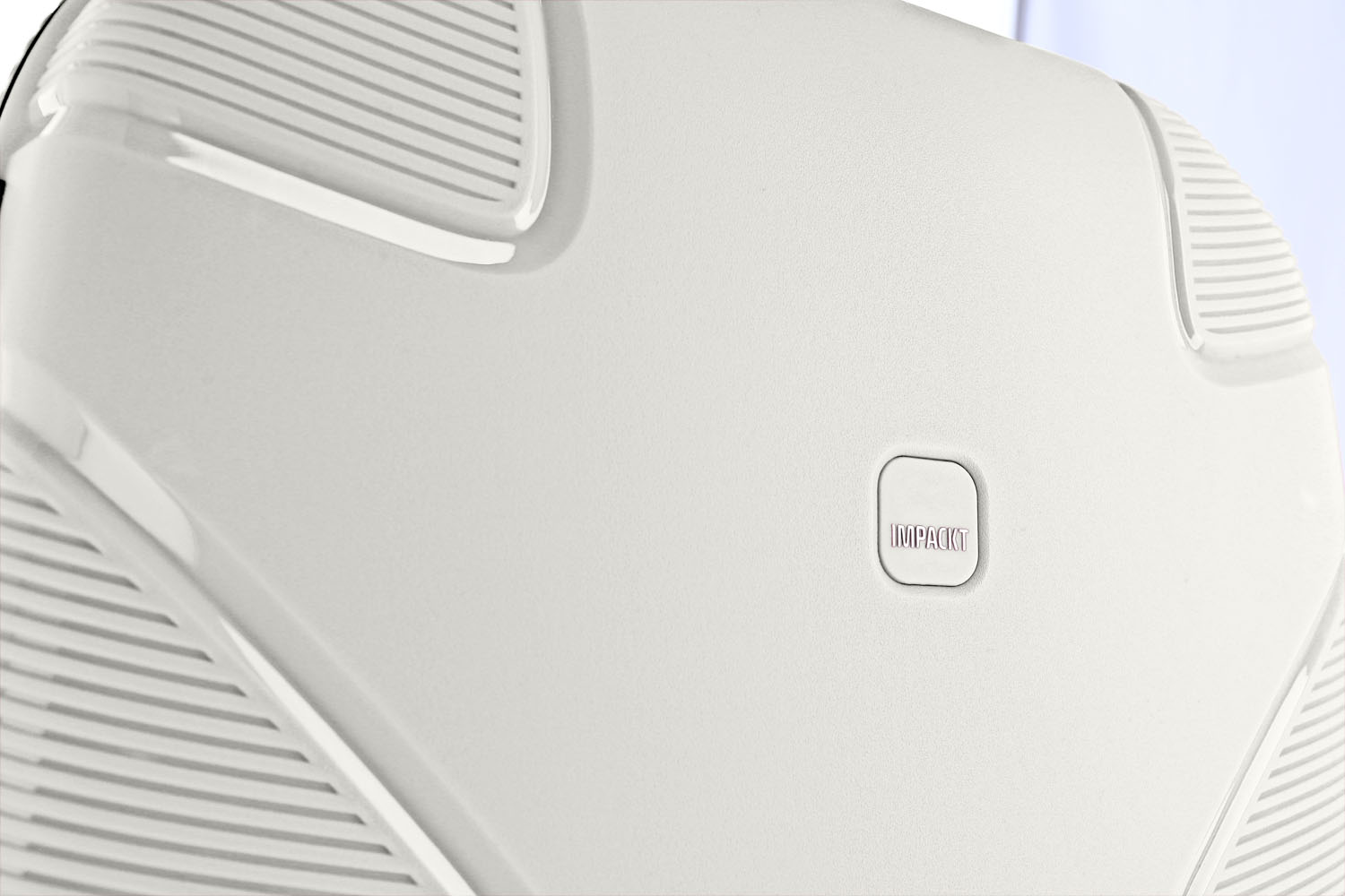 IMPACKT IP1 Koffer M, 4-Rollen Polar white