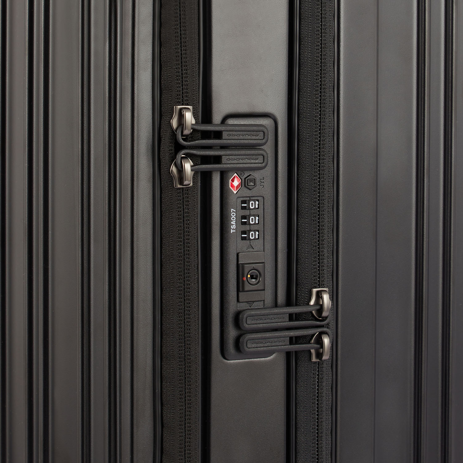 Piquadro PQ-Light Fast-check 4-rollen Laptop-Handgepäck-Trolley matt black