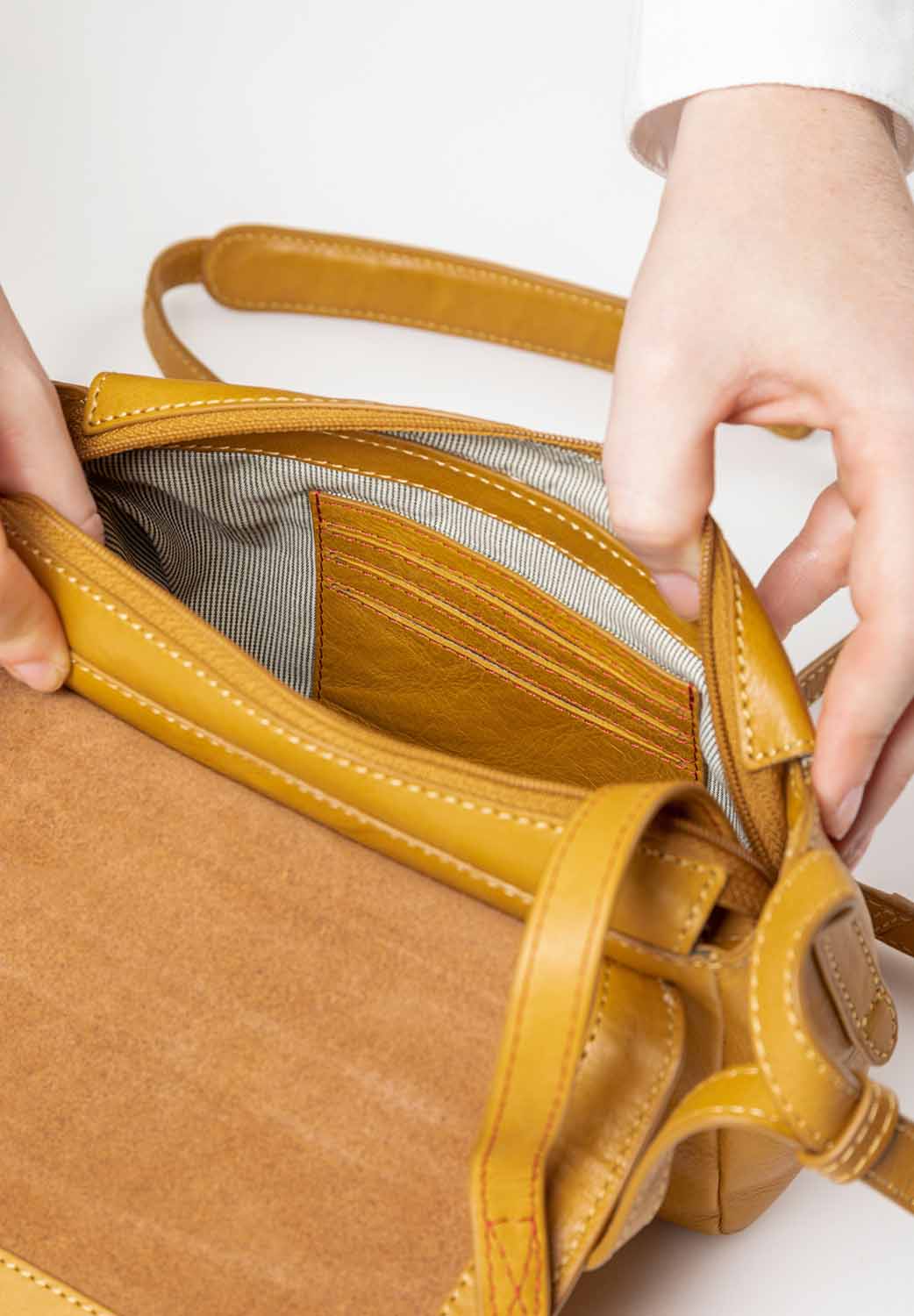 aunts & uncles Grandma's Luxury Club Mrs. Bao Bun Schultertasche buckthorn aunts & uncles Grandma's Luxury Club Mrs. Bao Bun Schultertasche buckthorn