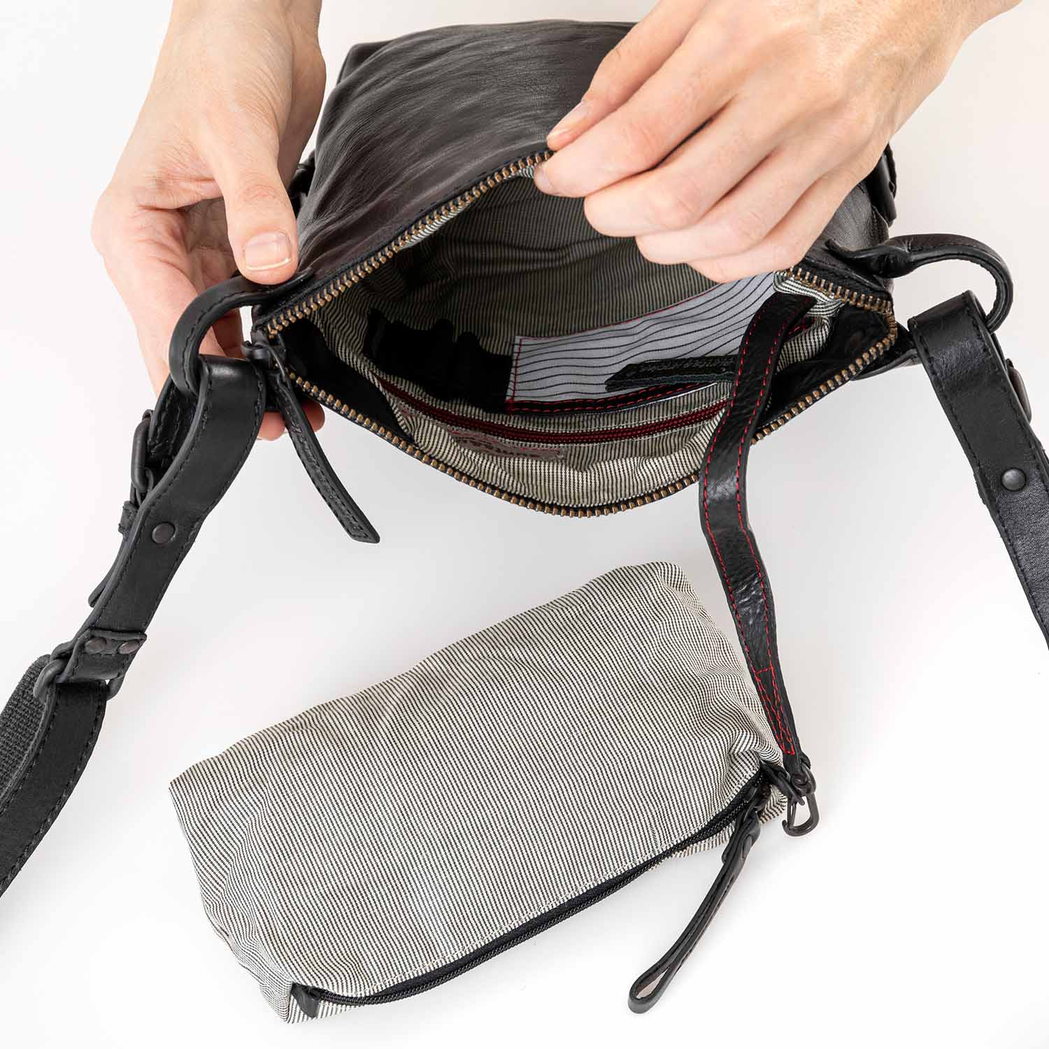 aunts & uncles Grandma's Luxury Club Mrs. Chocolate Cookie Umhängetasche black smoke