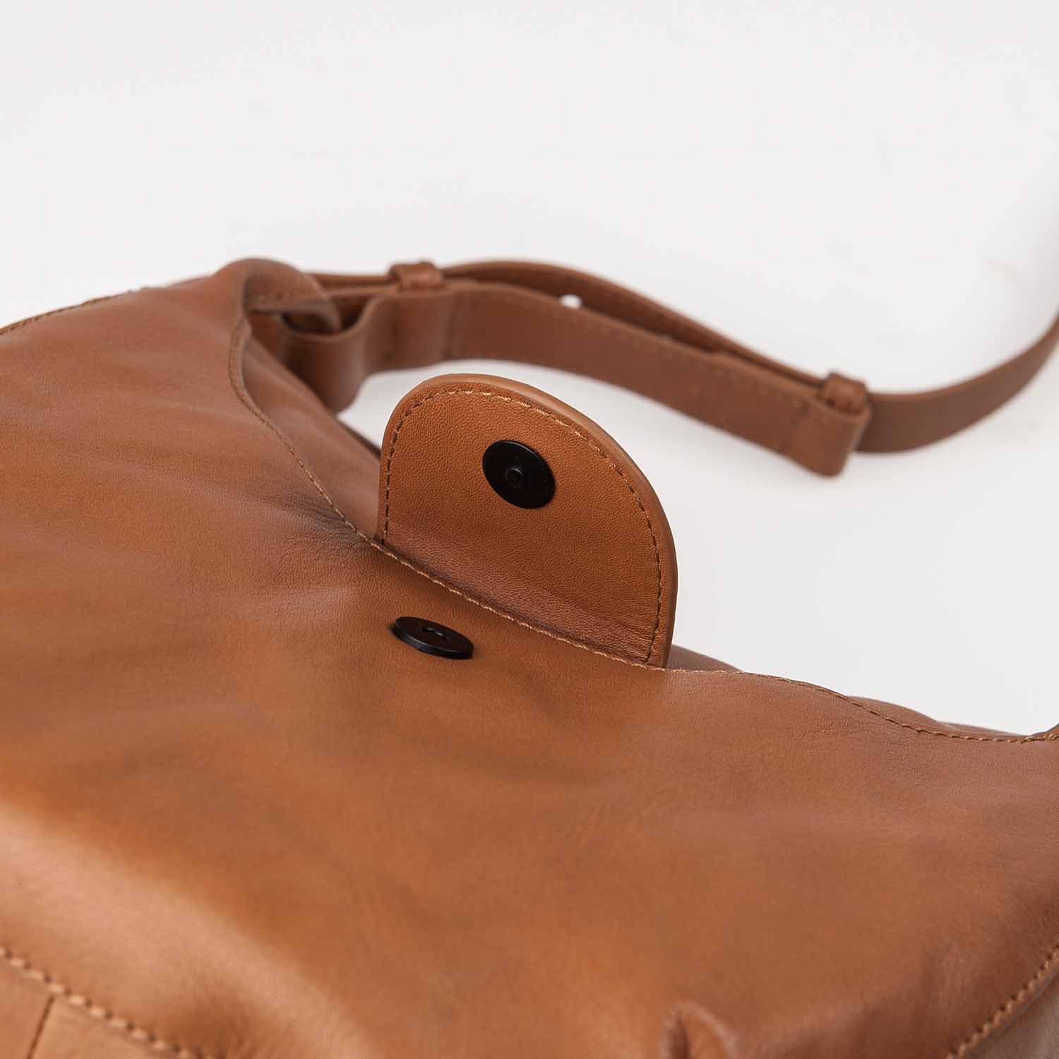 aunts & uncles Grandma's Luxury Club Mrs. Mug Cake Umhängetasche caramel aunts & uncles Grandma's Luxury Club Mrs. Mug Cake Umhängetasche caramel