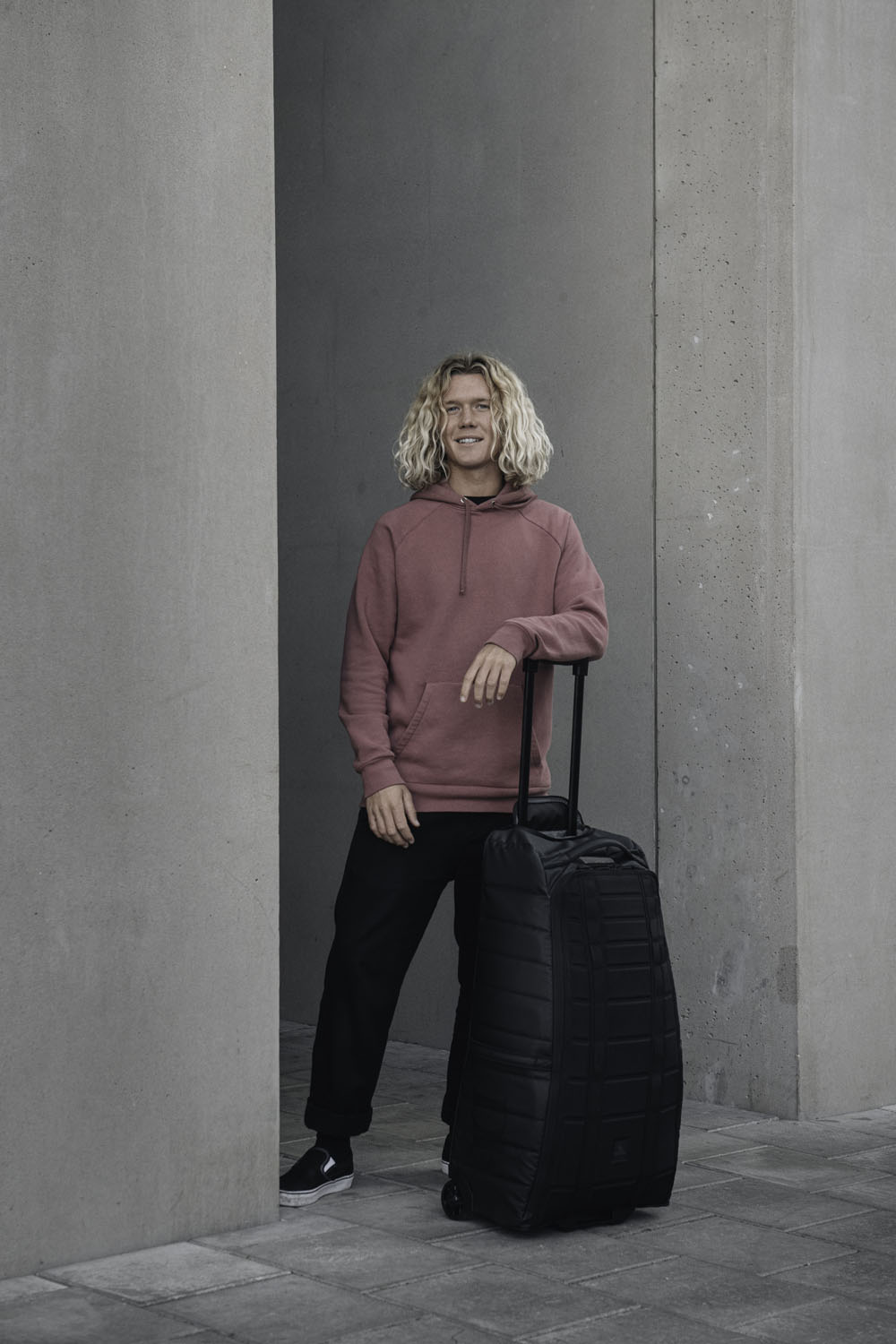 D_b_ Hugger Roller Bag 60L Black Out