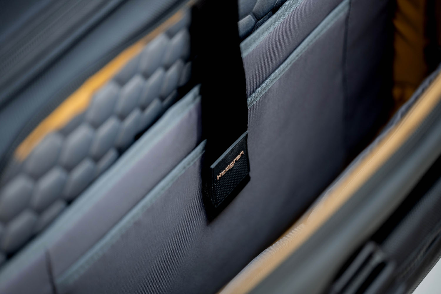 Hedgren Next CARD Rollreisetasche Schwarz