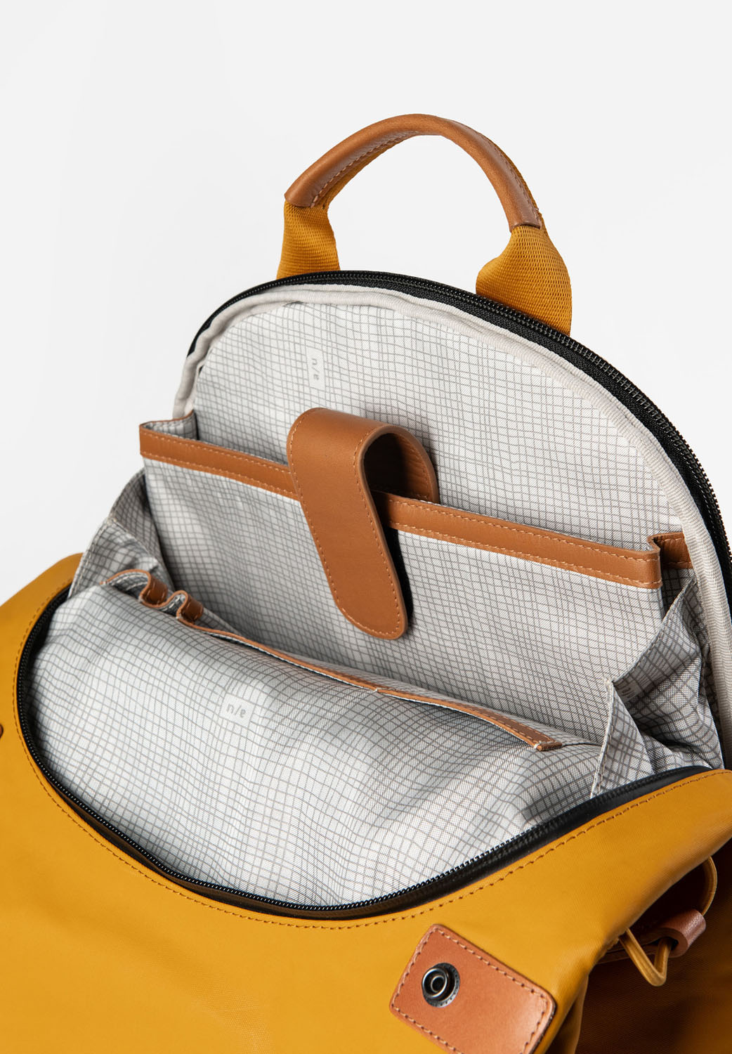 aunts & uncles Japan Yokohama Rolltop Rucksack mit 13" Notebookfach mustard aunts & uncles Japan Yokohama Rolltop Rucksack mit 13" Notebookfach mustard