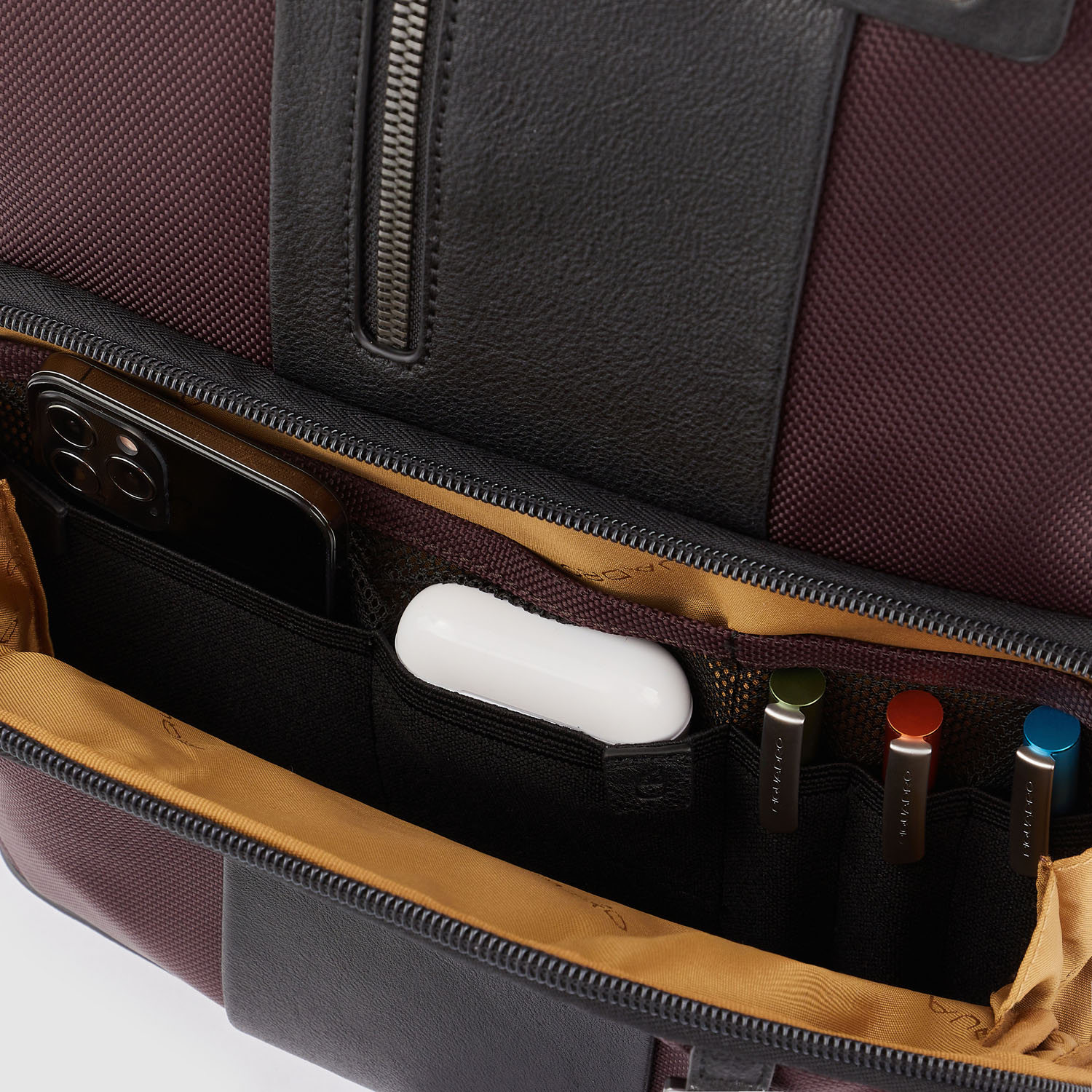 Piquadro Brief 2 Laptoprucksack aus rezykliertem Stoff für 14" Notebook wengè Piquadro Brief 2 Laptoprucksack aus rezykliertem Stoff für 14" Notebook wengè