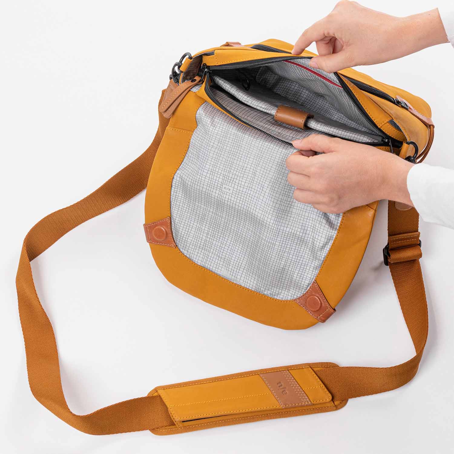 aunts & uncles Japan Sendai Umhängetasche butterscotch