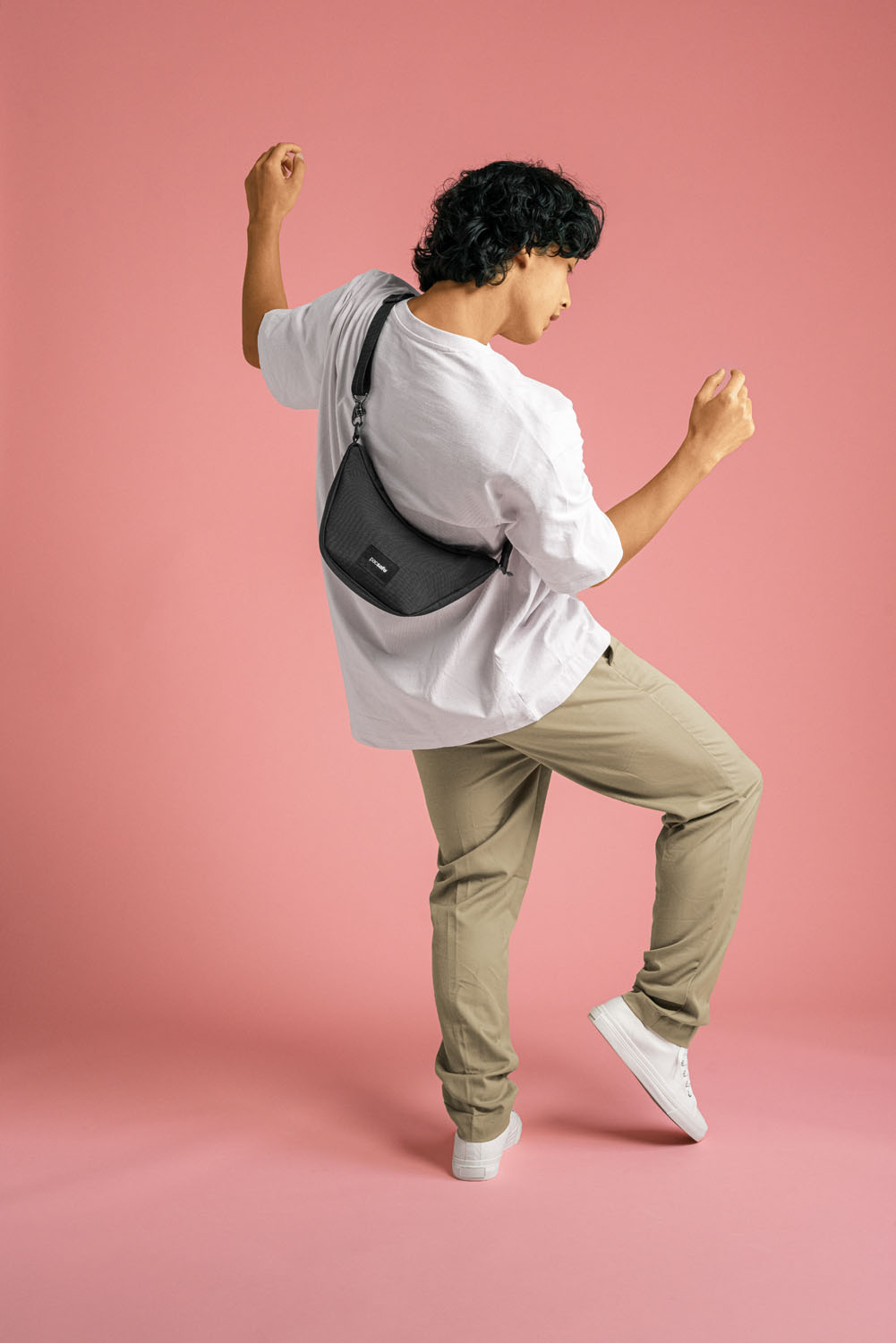 pacsafe GO Anti Theft Lunar Crossbody Jet Black pacsafe GO Anti Theft Lunar Crossbody Jet Black