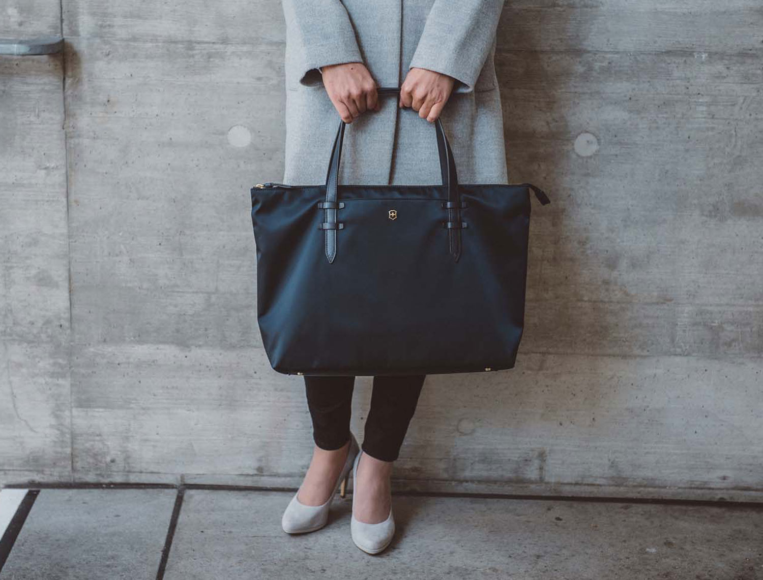 Victorinox Victoria 2.0 Deluxe Business Tote 16" Deep Lake Victorinox Victoria 2.0 Deluxe Business Tote 16" Deep Lake