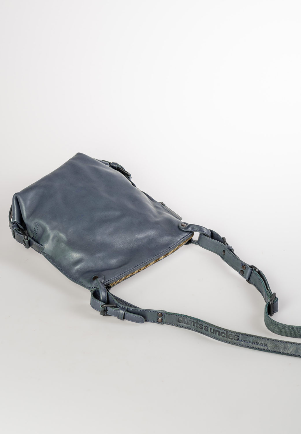 aunts & uncles Grandma's Luxury Club Mrs. Chocolate Cookie Umhängetasche wind aunts & uncles Grandma's Luxury Club Mrs. Chocolate Cookie Umhängetasche wind