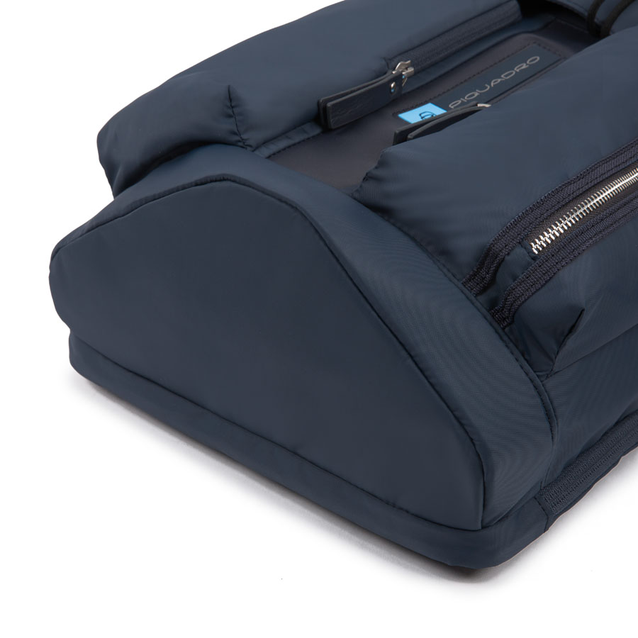 Piquadro PQ-Bios Laptoprucksack 15,6", Überschlag und zwei Fronttaschen hellgrau Piquadro PQ-Bios Laptoprucksack 15,6", Überschlag und zwei Fronttaschen hellgrau