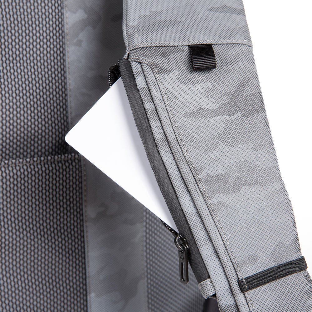 Piquadro PQ-Modular Laptoprucksack 15,6" aus rezykliertem antiviralen-Stoff und Diebstahlsicherung Camo Grigio Piquadro PQ-Modular Laptoprucksack 15,6" aus rezykliertem antiviralen-Stoff und Diebstahlsicherung Camo Grigio