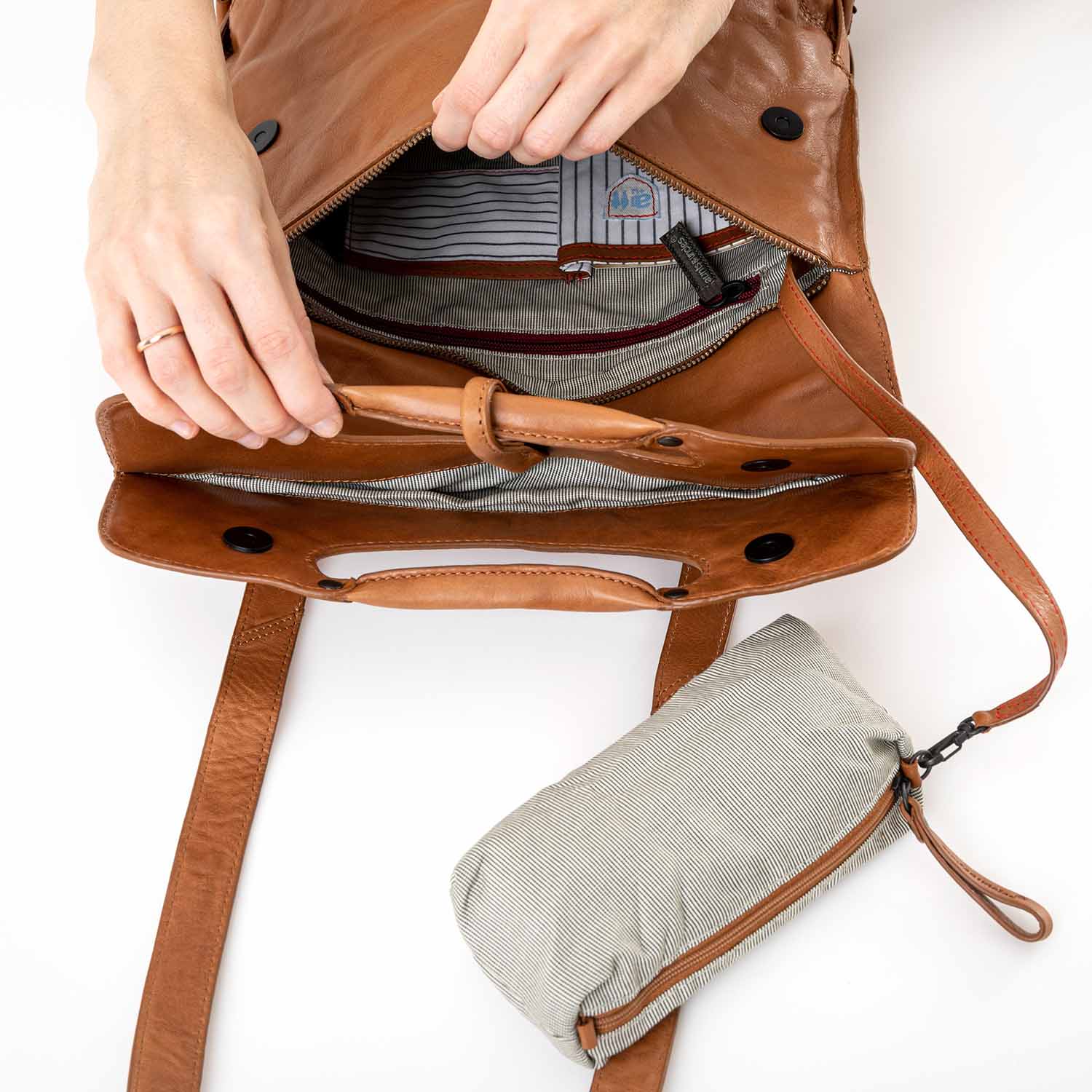 aunts & uncles Grandma's Luxury Club Mrs. Mince Pie Multifunktional: Rucksack/Umhängetasche caramel