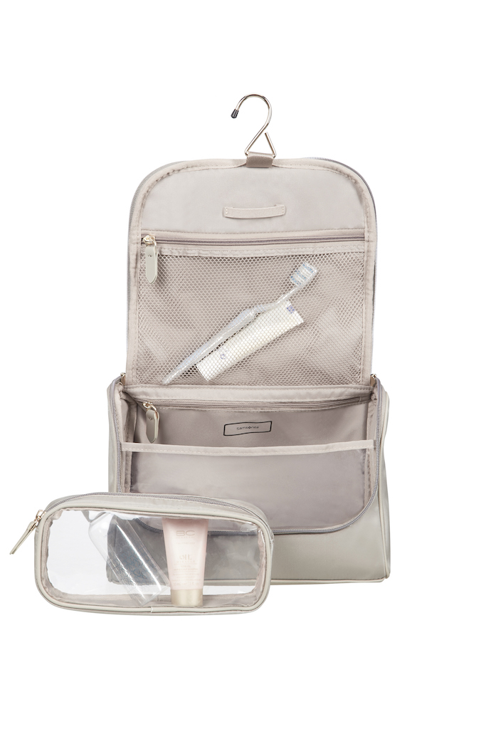 Samsonite Karissa Cosmetic Cases Hanging Toilet Kit Formula Red