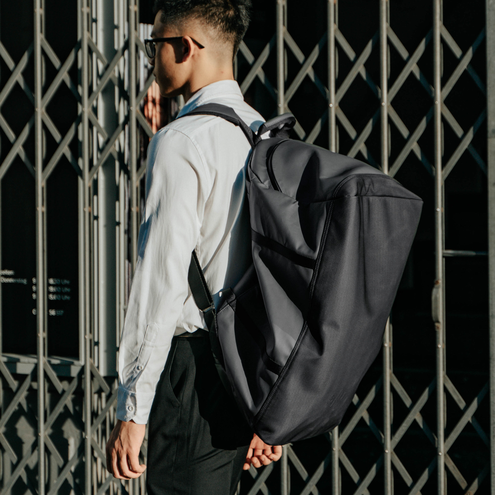 aunts & uncles Japan Nishi Kashiwa Reisetasche/Rucksack dark shadow