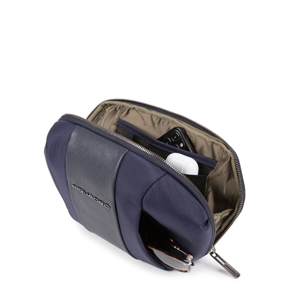 Piquadro Brief 2 Gürteltasche aus rezykliertem Stoff Blau