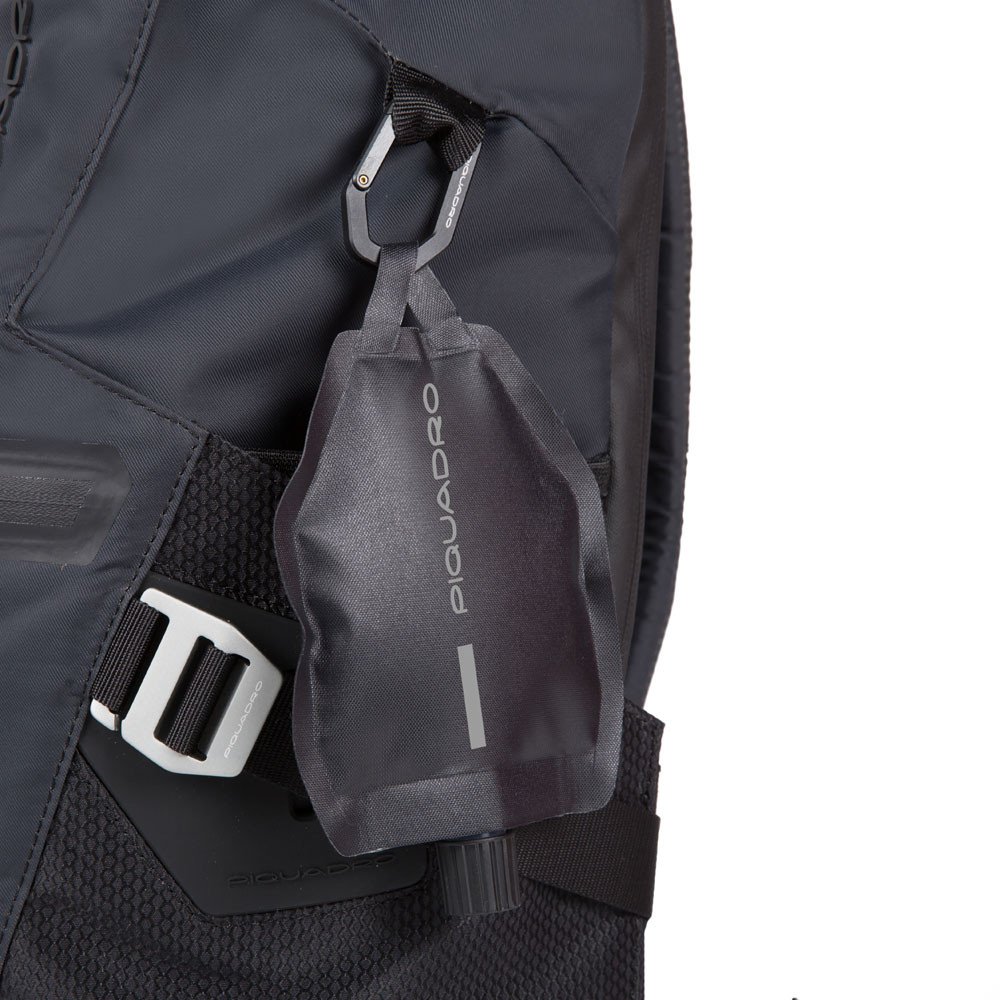 Piquadro PQ-Modular Laptoprucksack 15" aus rezykliertem antiviralen Stoff und RFID Blocker Schwarz