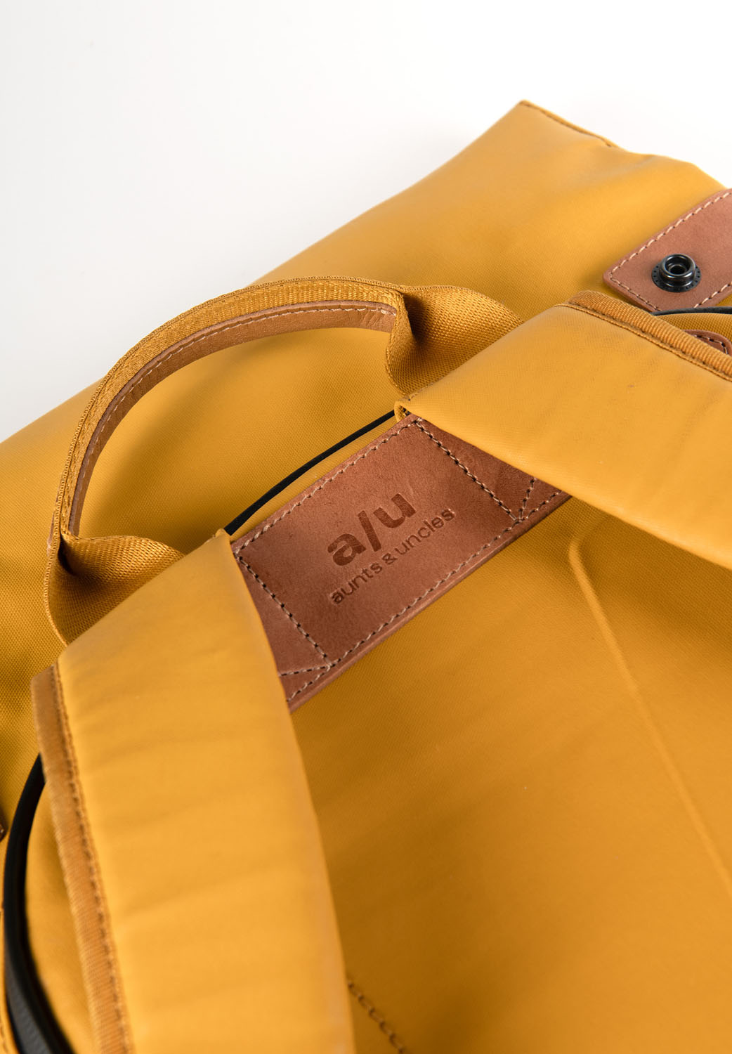 aunts & uncles Japan Yokohama Rolltop Rucksack mit 13" Notebookfach mustard