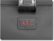 Individualisieren Sie Tumi Voyageur Just in Case® Tragetasche Black/Gunmetal mit einem persönlichen Monogramm