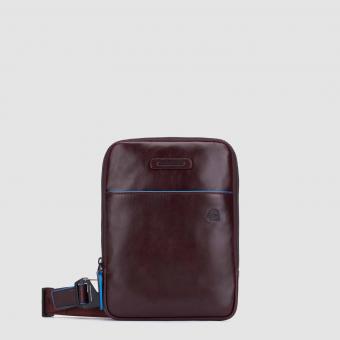 Piquadro Blue Square Revamp Umhängetasche mit iPad®mini-Fach Mahagoni