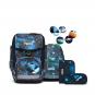 ergobag cubo Reflex Glow 2023 Schulrucksack-Set, 5-tlg. Bär Anhalter durch die Galaxis