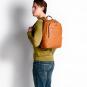 Piquadro Blue Square Special Kleiner Rucksack aus fluoreszierendem Leder Orange